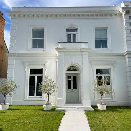 Willow House, Georgian Property In Shepperton Eksteriør billede