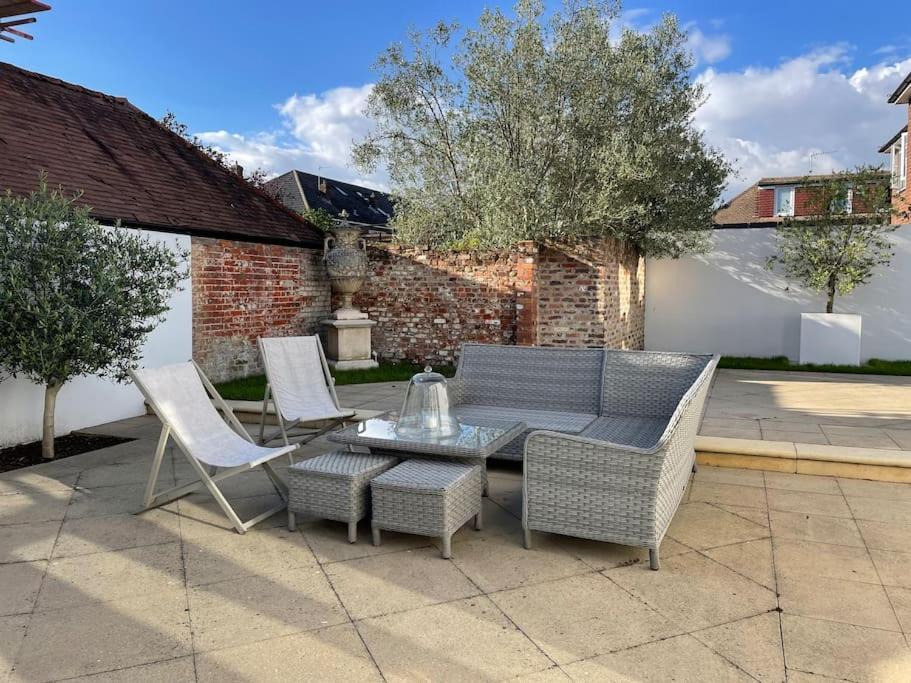 Willow House, Georgian Property In Shepperton Eksteriør billede